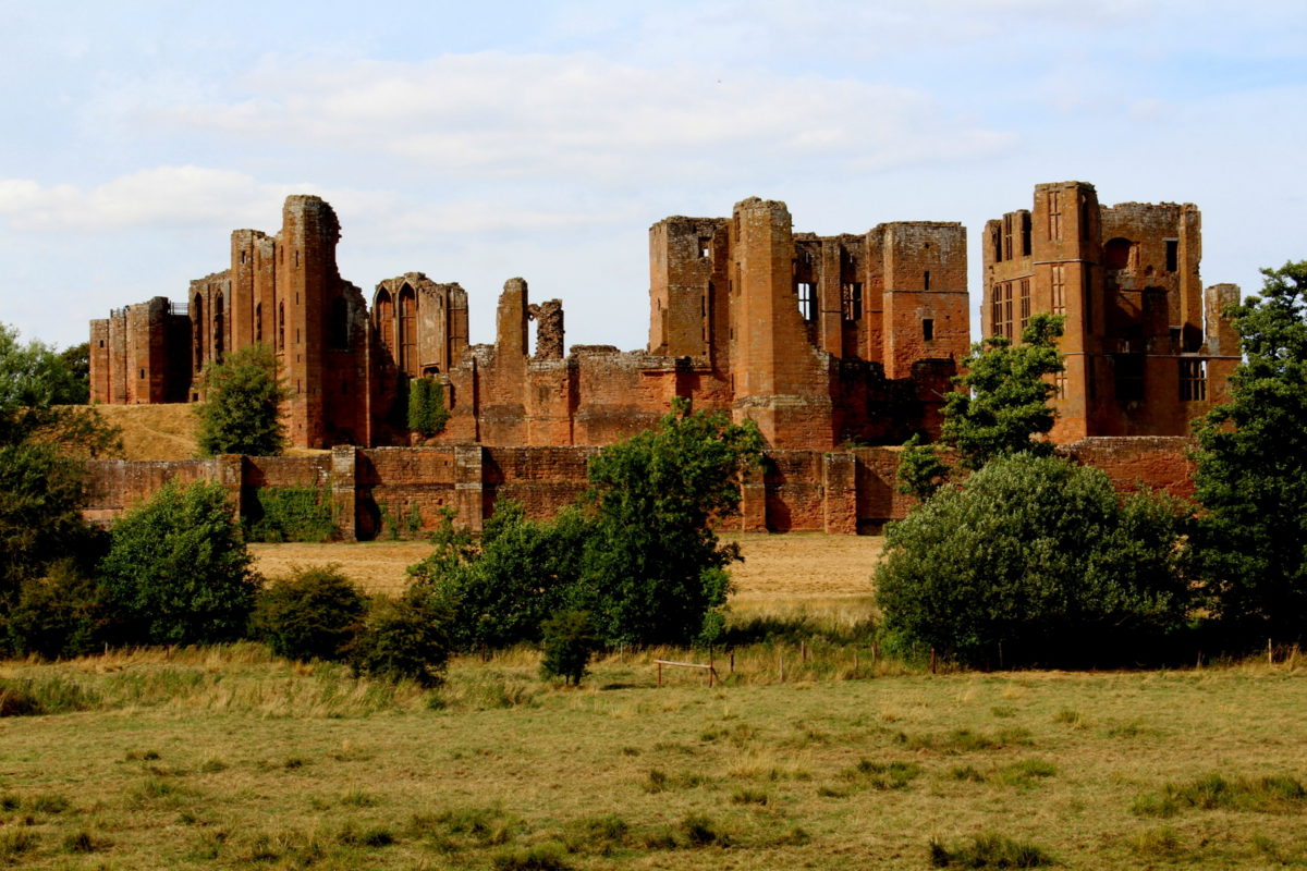 Mediaeval Mythbusting Blog #20: What is a Castle?