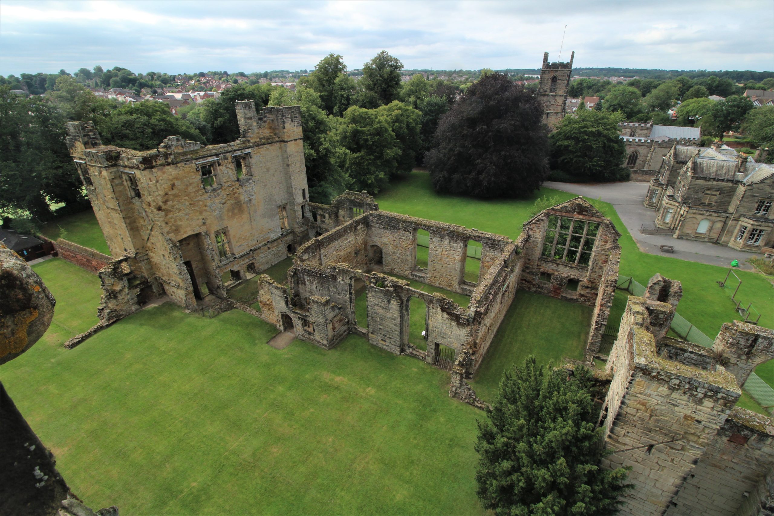 Mediaeval Great Houses of the East Midlands Triskele Heritage